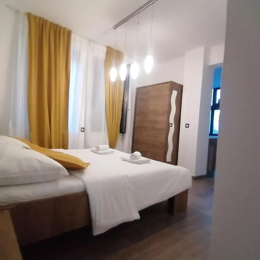 Elin'S Rooms In Center 0*, Pula Croatia