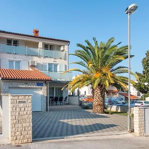 Summer House Pola