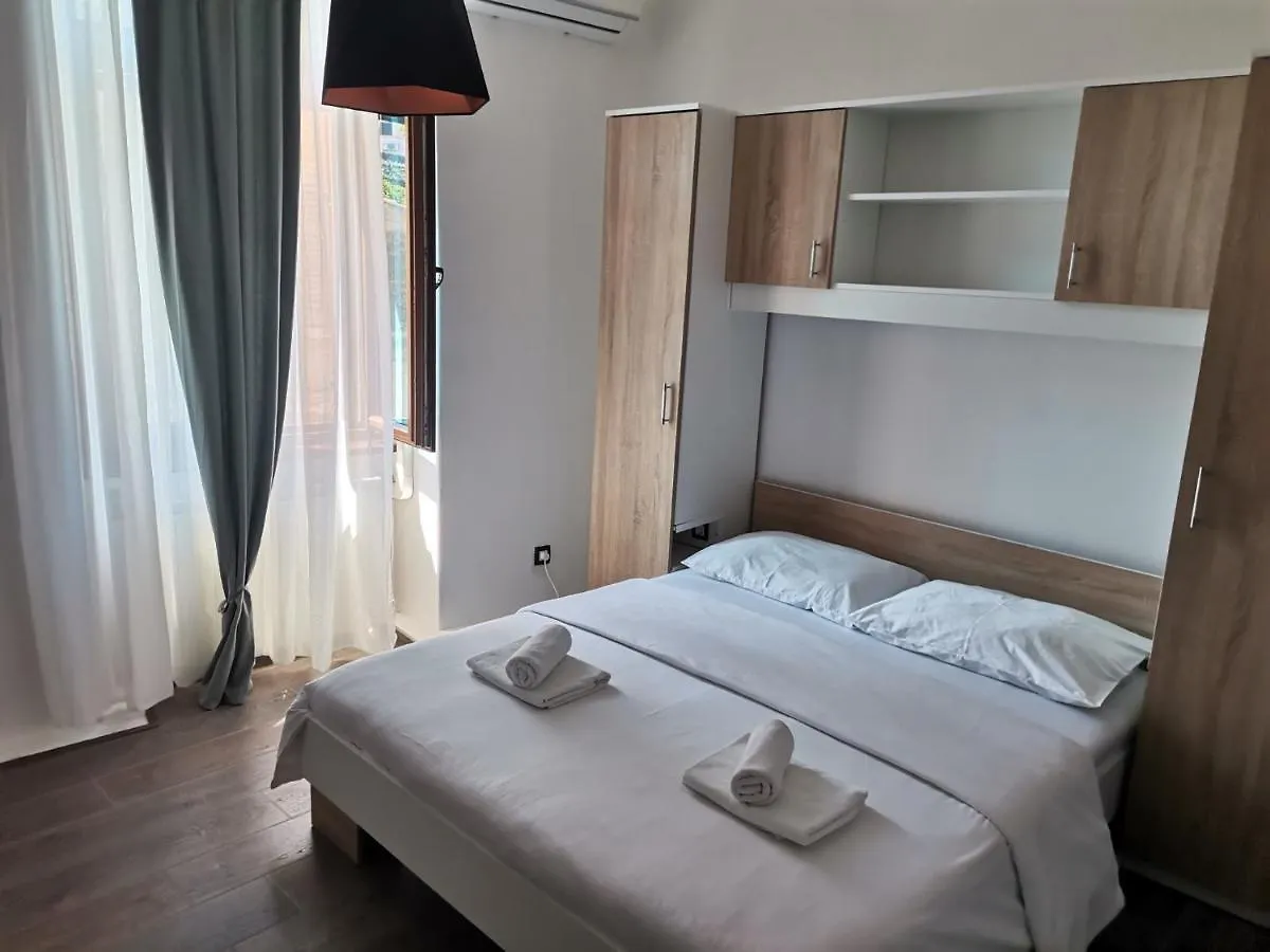 Elin'S Rooms In Center بولا